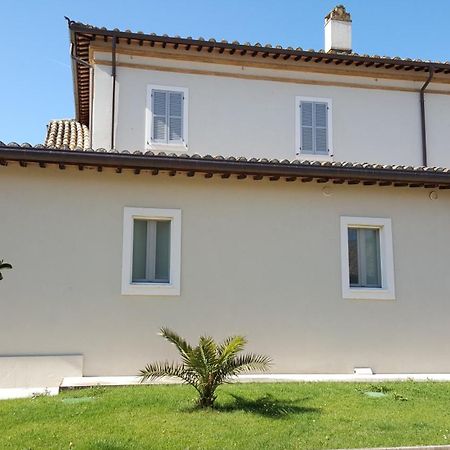 Hotel & Resort Le Colombare Foligno Exterior photo