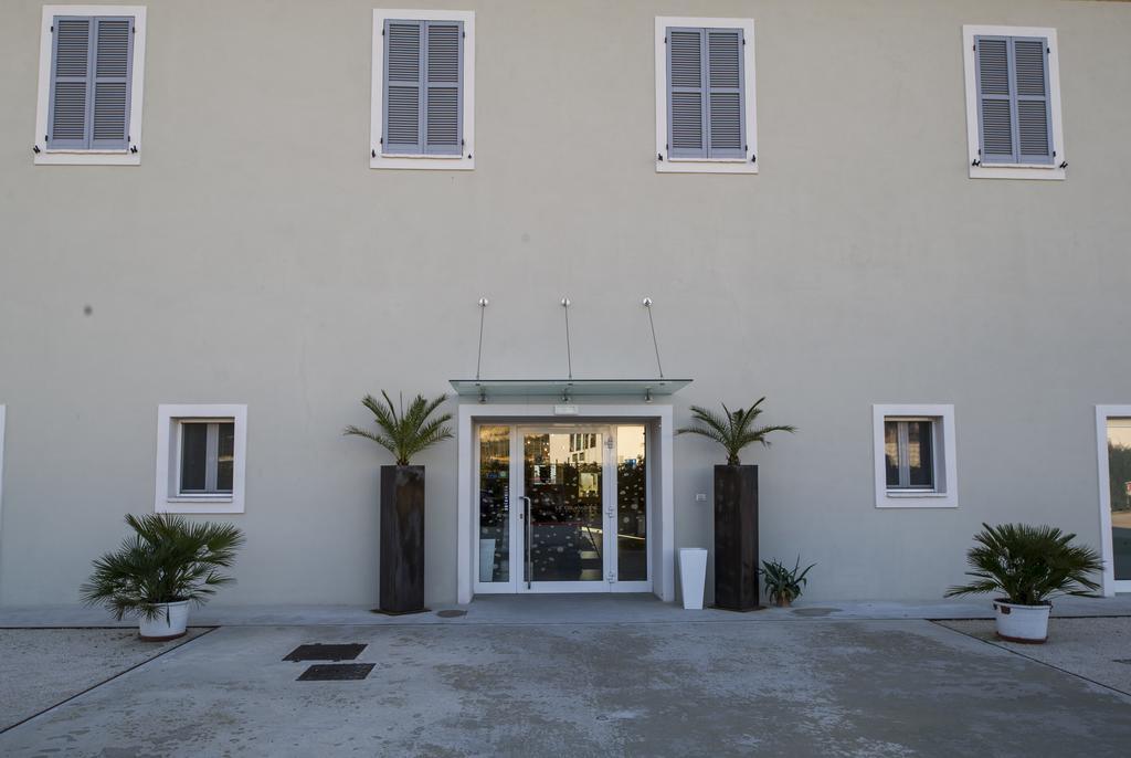 Hotel & Resort Le Colombare Foligno Exterior photo