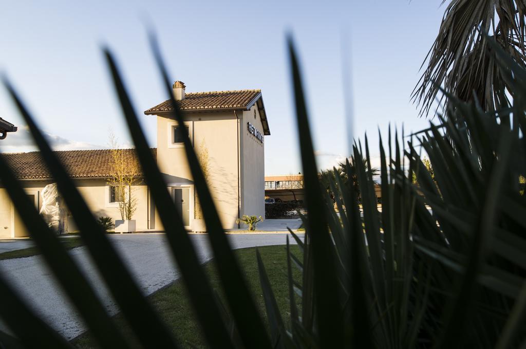 Hotel & Resort Le Colombare Foligno Exterior photo
