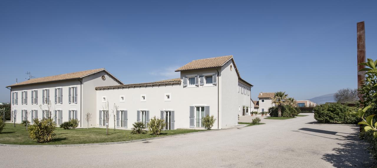 Hotel & Resort Le Colombare Foligno Exterior photo